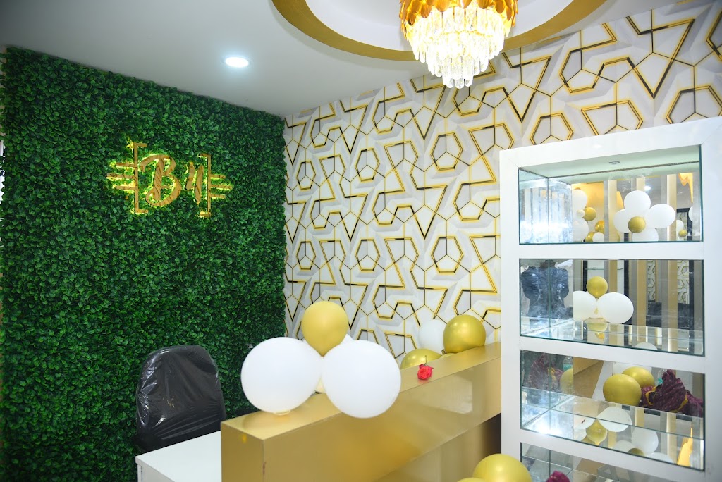 B4 Unisex Salon Academy