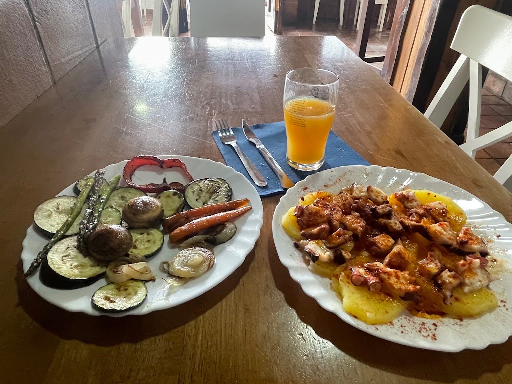 Bar Restaurante Las Lenas Carnes A La Brasa — Comida y bebida