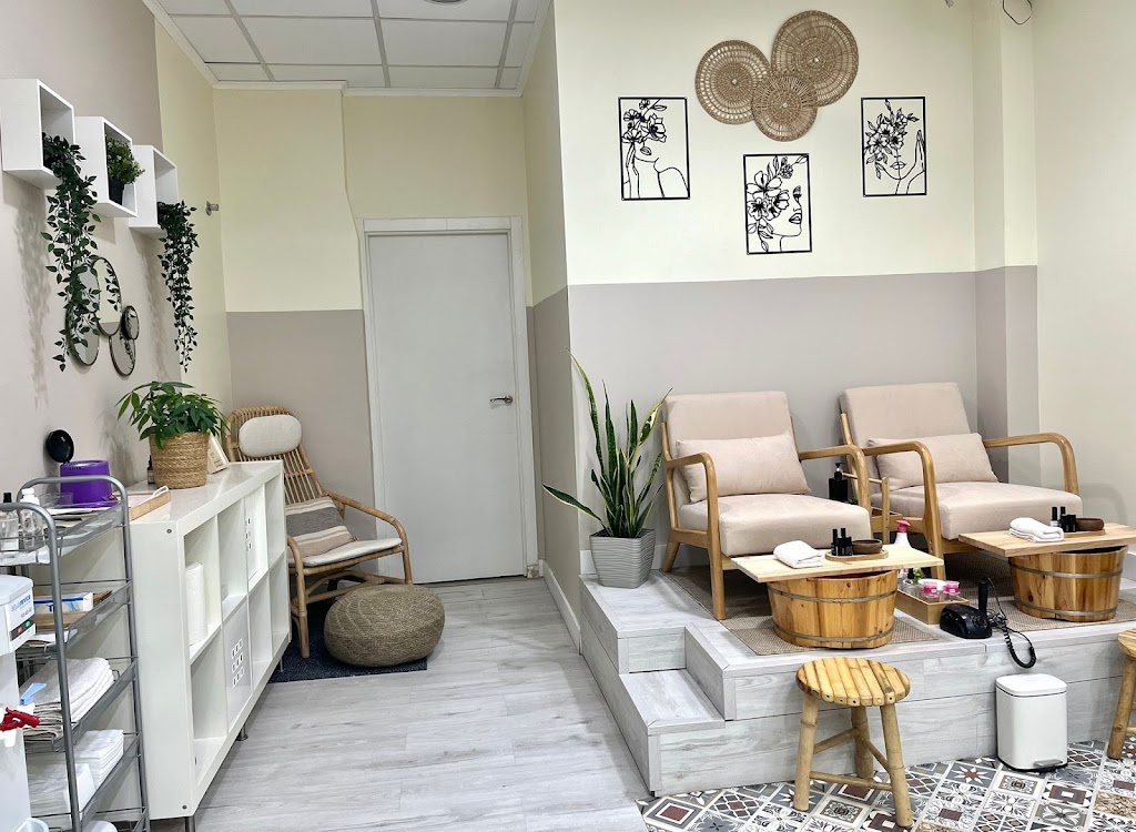 Diamond Nails — Interior