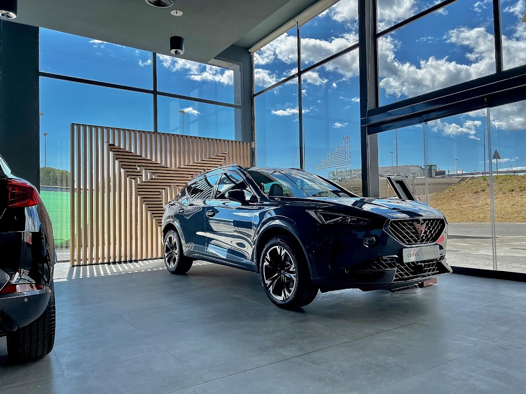 J.R. Valle Concesionario Oficial SEAT y CUPRA en Pista de Silla — Interior