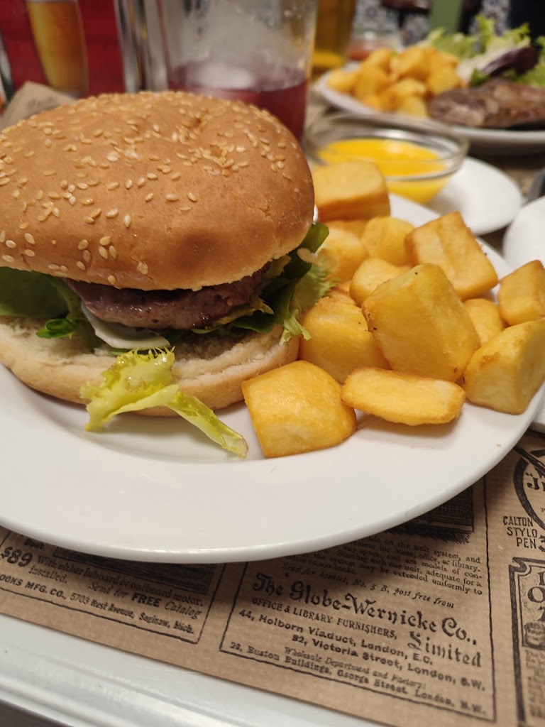 Bar Cochera — Comida y bebida