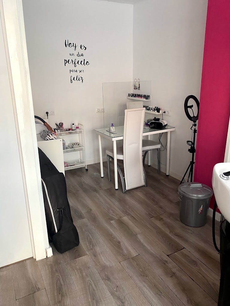 Maria Martinez Salon De Belleza — Del propietario