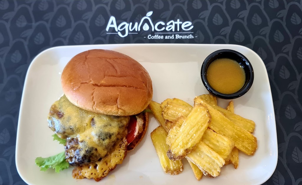 Aguacate Coffee & Brunch — Comida y bebida