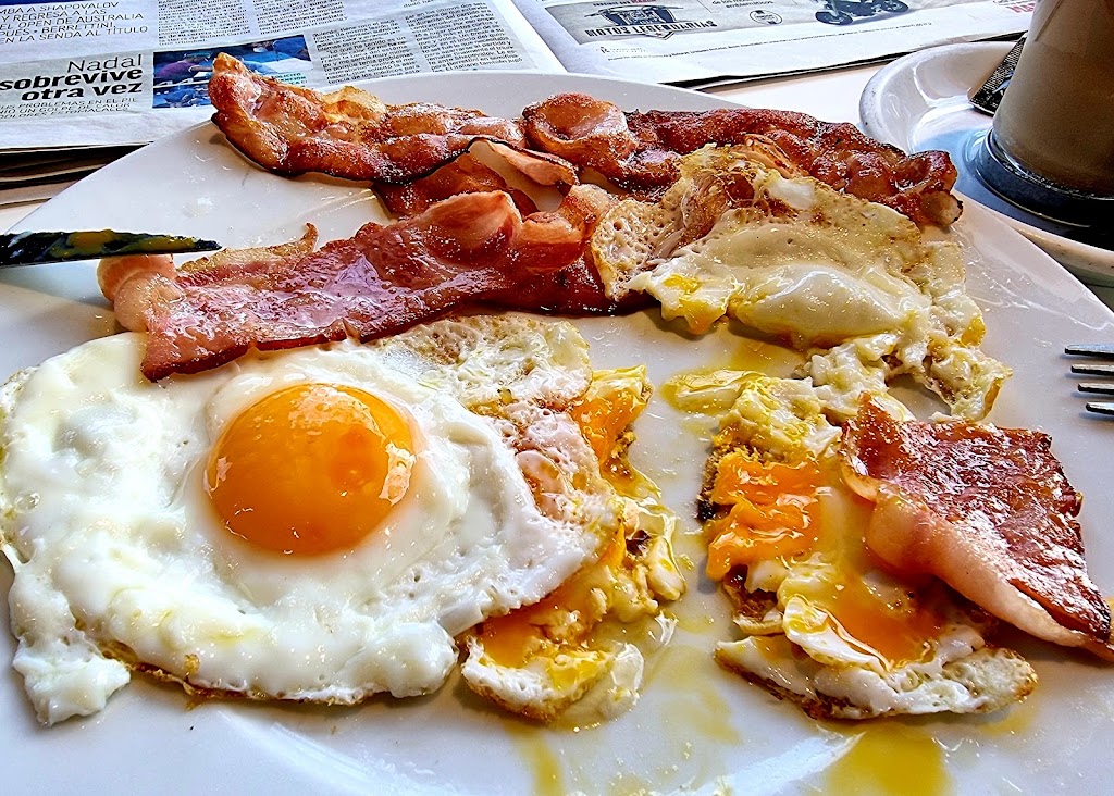 Restaurante Pizzeria La Coleta II — Comida y bebida
