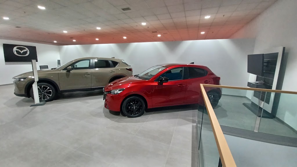 Concesionario Mazda Autinsur — Interior