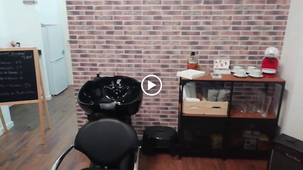 M.R 57 Barber Shop — Del propietario