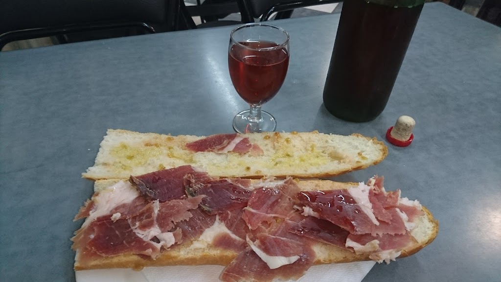 Bar Frontera — Comida y bebida