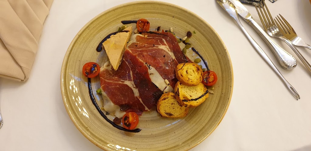 Restaurante El Colegio — Comida y bebida