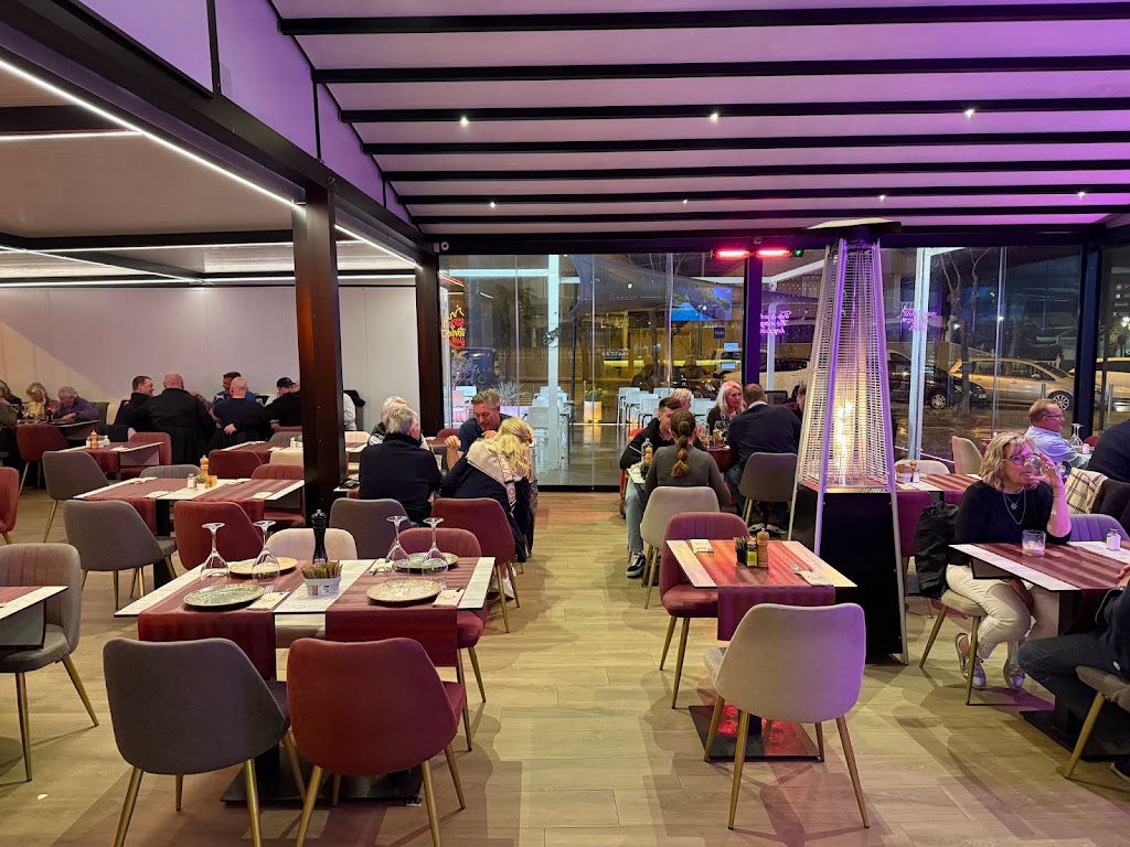 Flame Bar and Restaurant — Ambiente