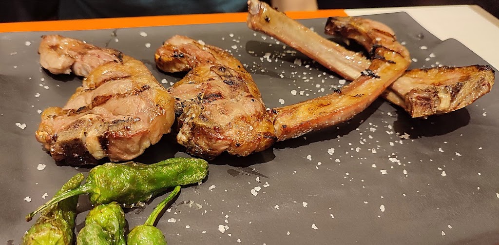 Tres Mil 9 — Comida y bebida