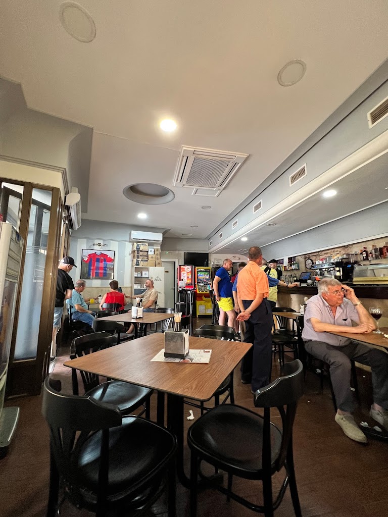 Casa Emilio Cafe-Bar