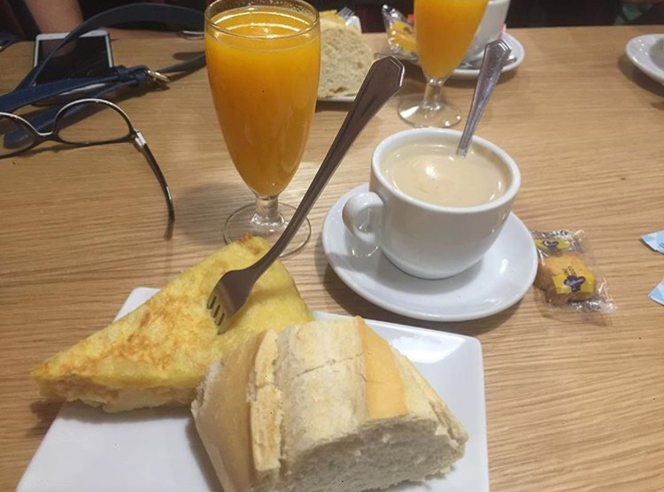 Cafeteria Zona Cero — Comida y bebida