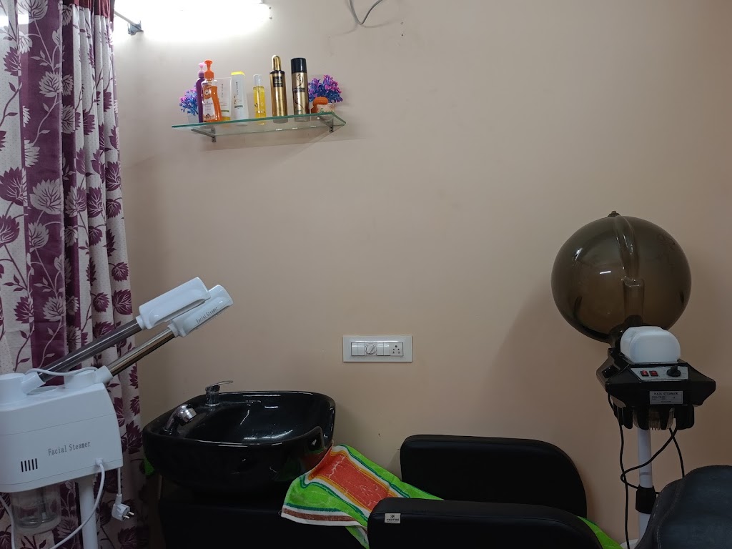 Gorgeous Beauty Parlour And Training Institute