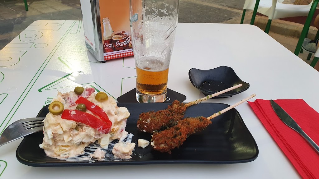 TROYS Food, drinks & coffee — Comida y bebida