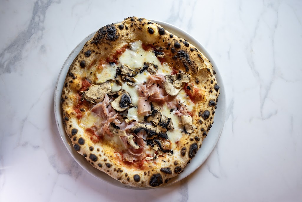 Pizzeria Sorelle D'Italia — Comida y bebida