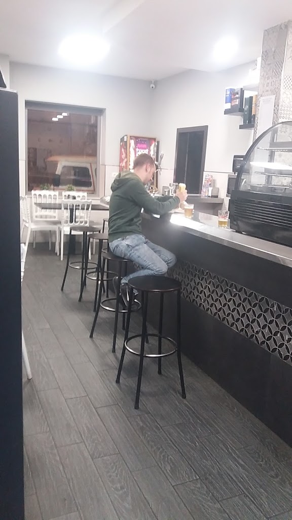 Cafe Bar Alcala — Ambiente