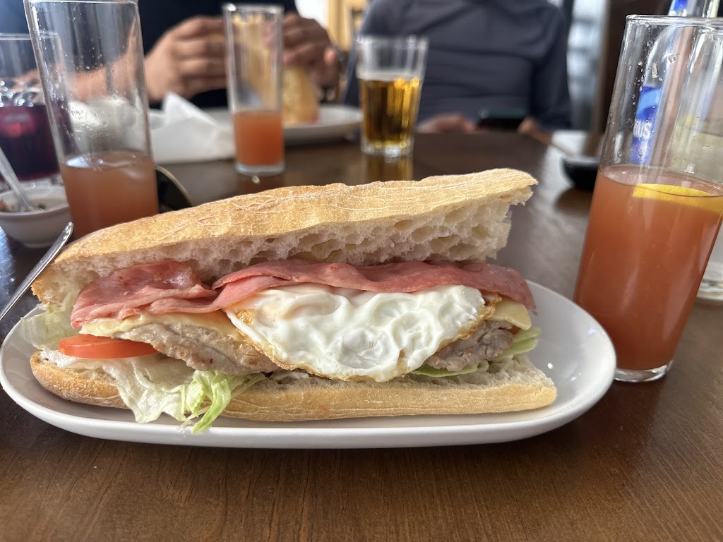 Bar Cafeteria Fusion — Comida y bebida