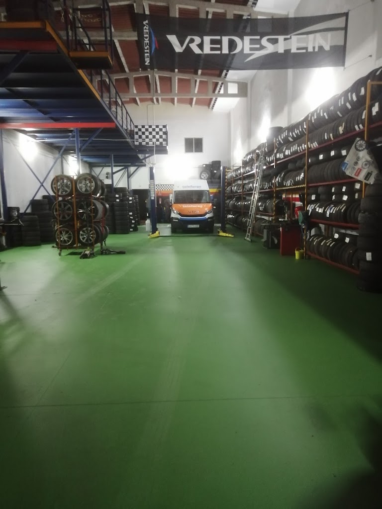 Taller Neumaticos Las Hermanas — Interior