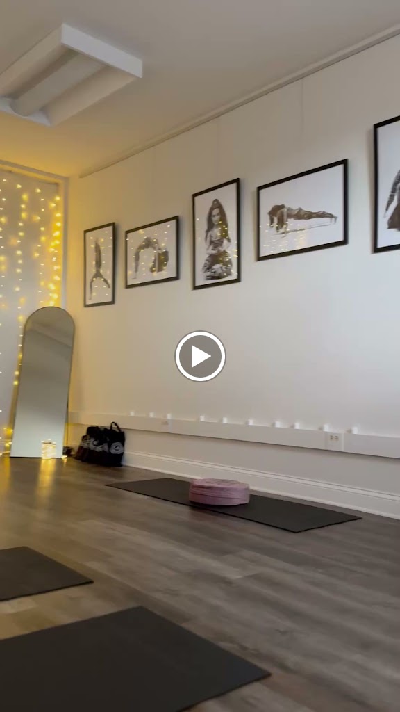  Edge Yoga School & Arts