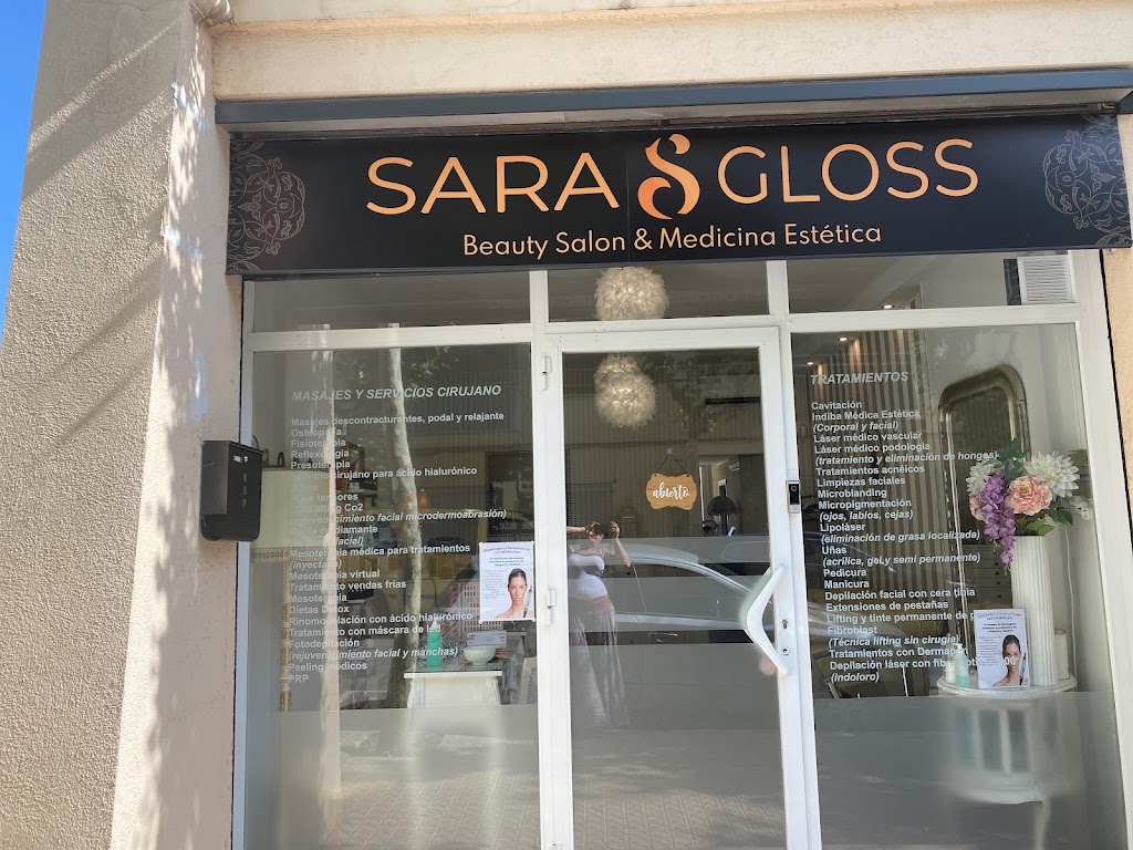 Sara & Gloss — Exterior