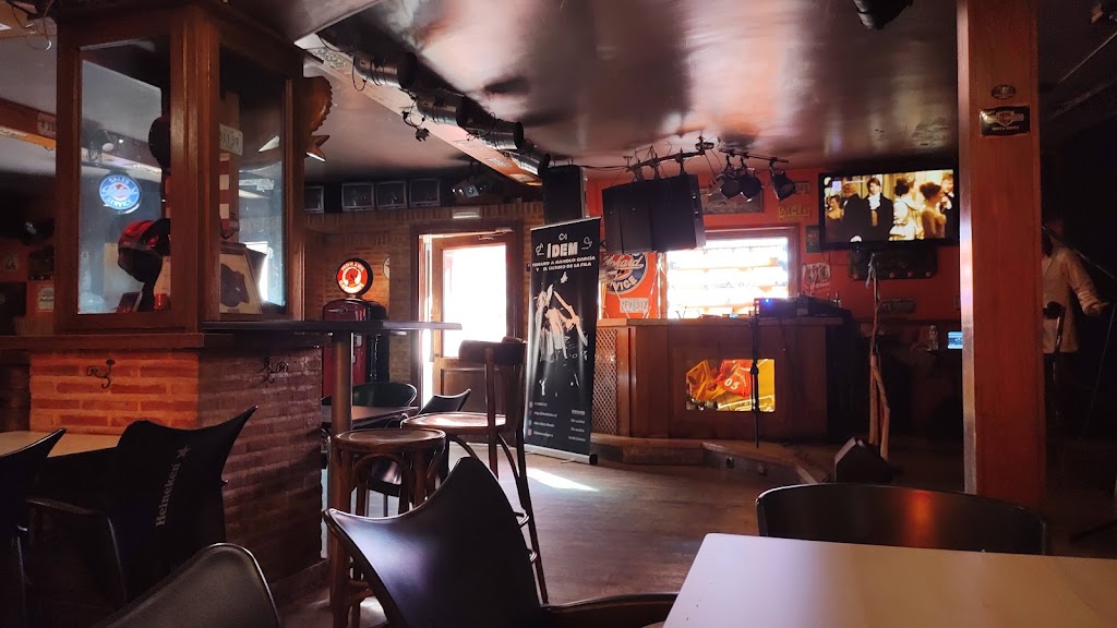Rolling Rock American Bar — Ambiente