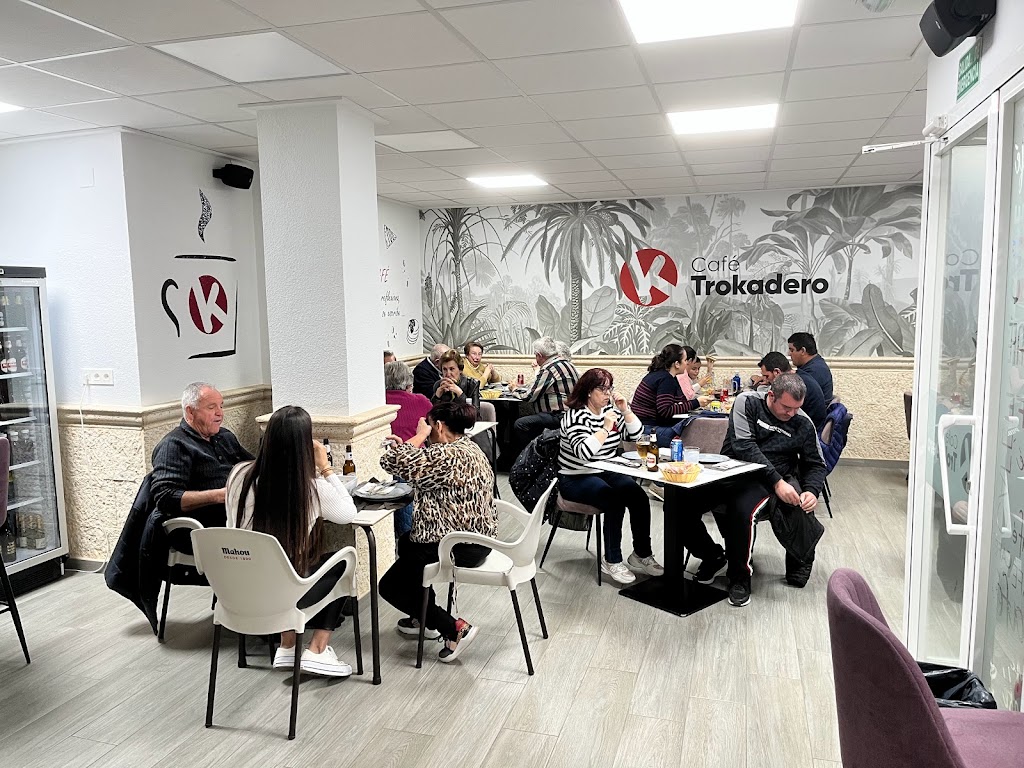 Cafe TroKadero — Ambiente