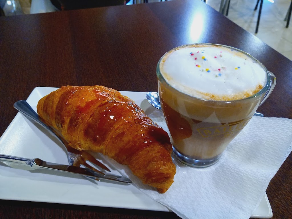 Cafeteria Chicharro — Comida y bebida