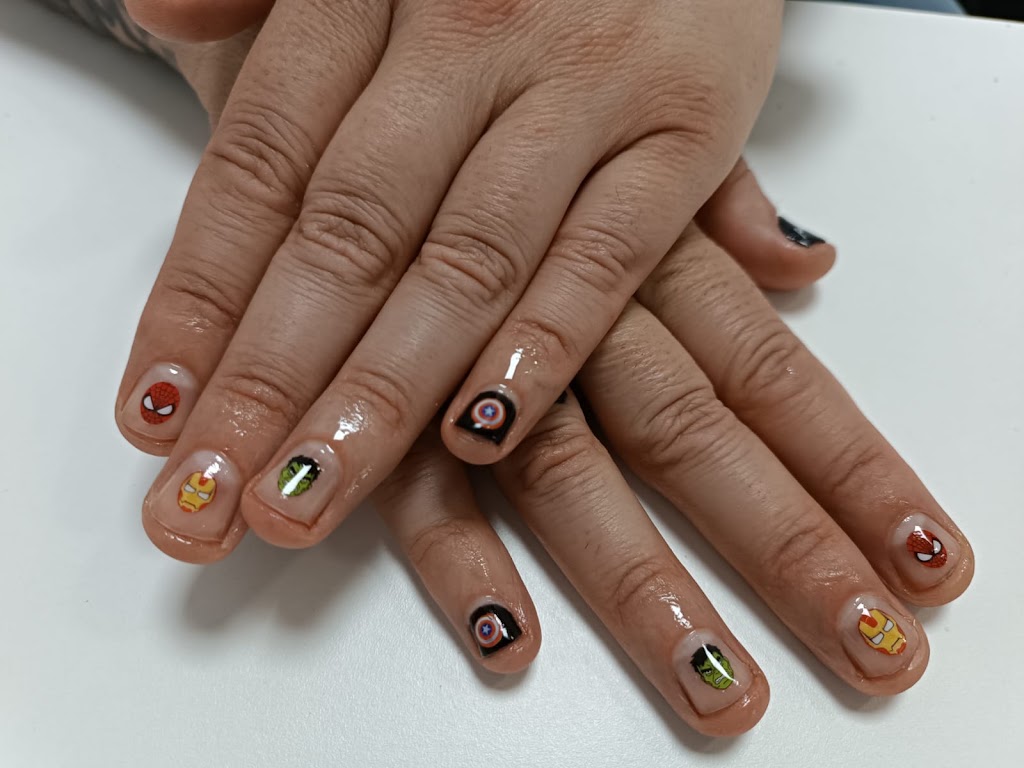Glamsun centro de bronceado,peluqueria y estetica avanzada — Manicura