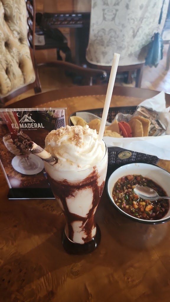 Comida y bebida