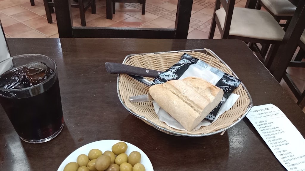 Meson Hermanos Holgado — Comida y bebida