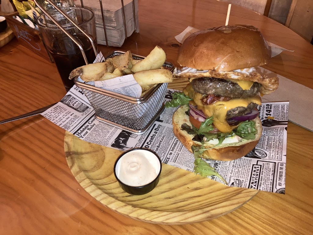 Bomba 8 — Comida y bebida