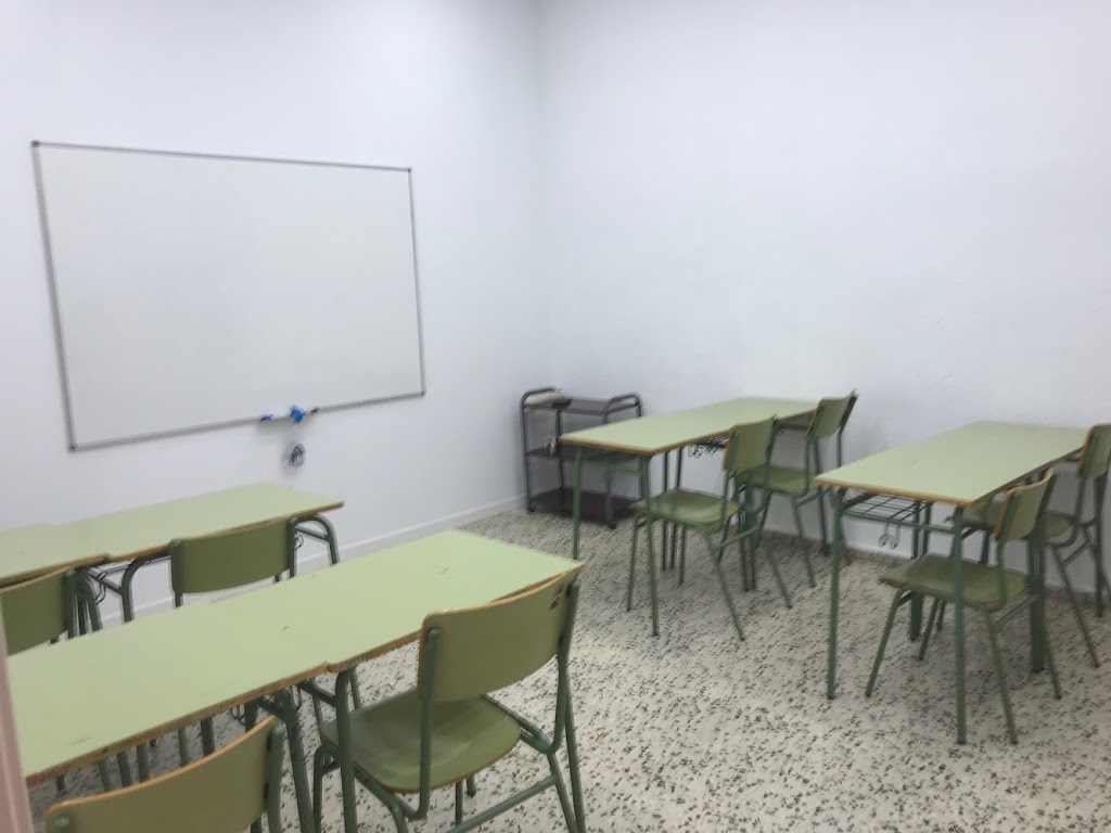 The Doctor Academy ACADEMIA DE ESTUDIOS GENERALES EN BENETUSSER (VALENCIA) — Del propietario