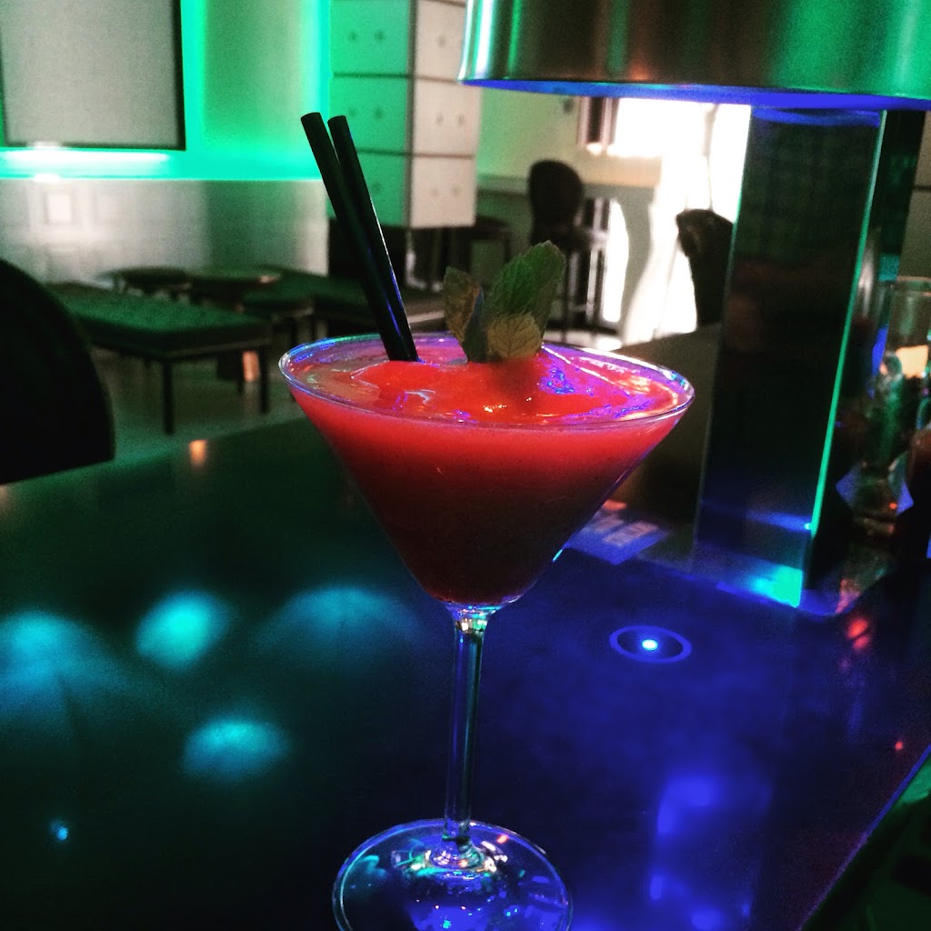 Bar Trabalenguas Copas — Comida y bebida