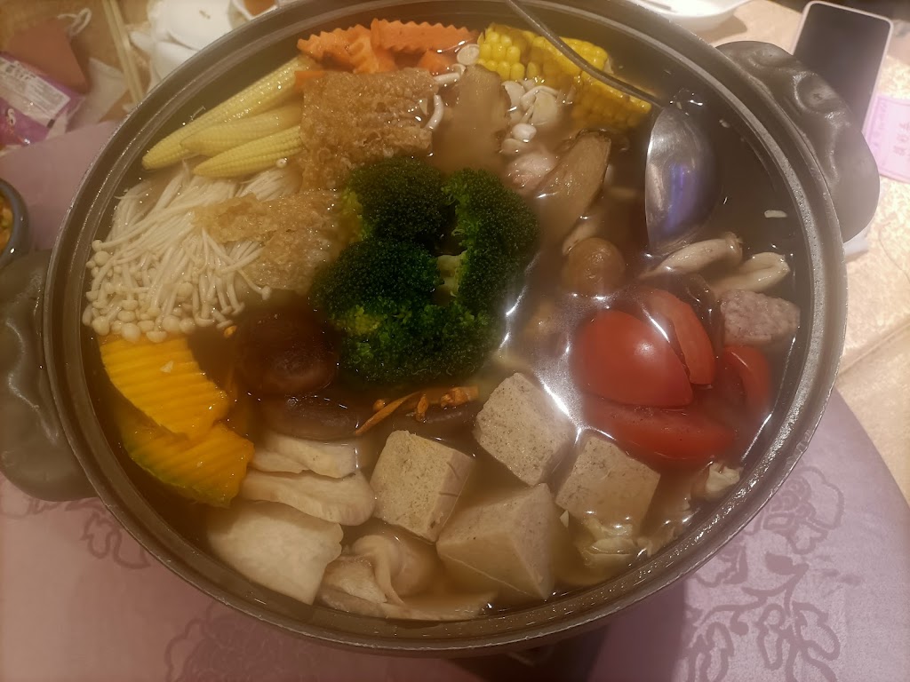 迦樂悅素食喜宴會館/迦樂悅複合式蔬食餐廳【台中素食｜素食餐廳｜附近素食｜火鍋吃到飽 ｜婚宴會館｜喜宴 ｜合菜 ｜熱炒 】 的照片