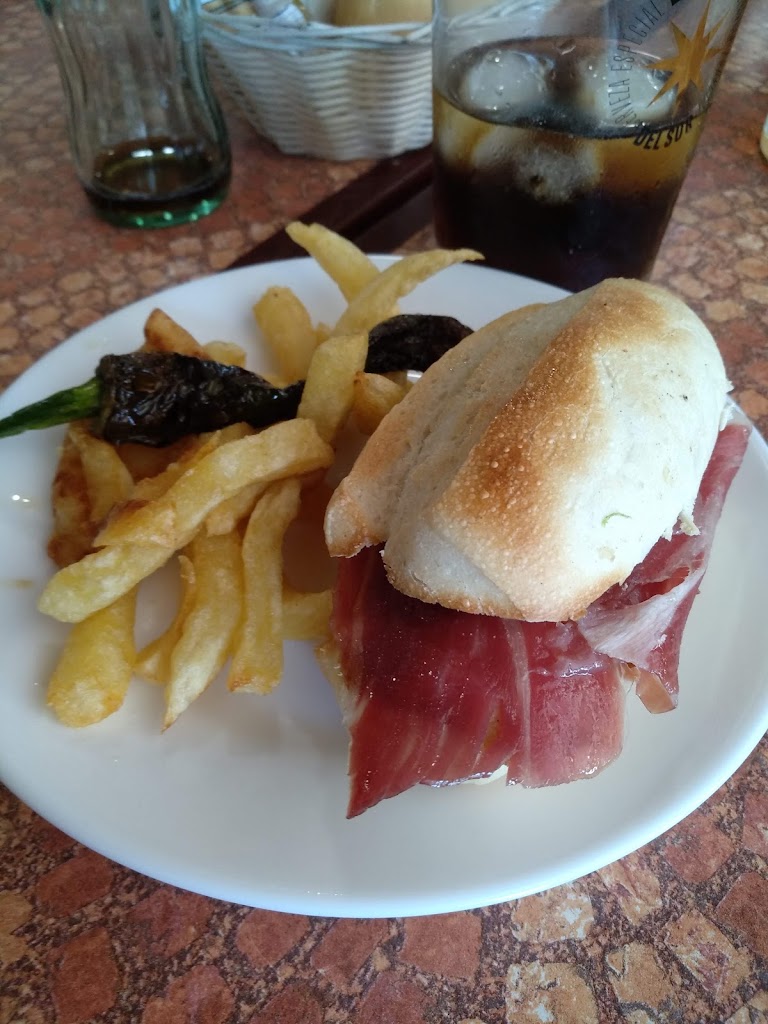 Bar Cafeteria Los Vieji's — Comida y bebida