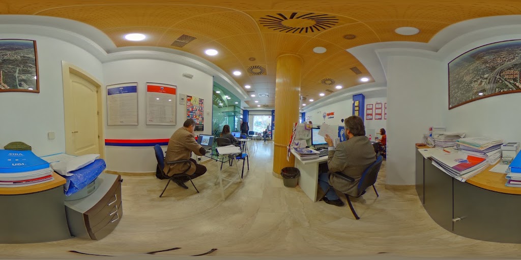 REMAX Lodonar - Centro de negocios inmobiliarios en Torrelodones — Interior