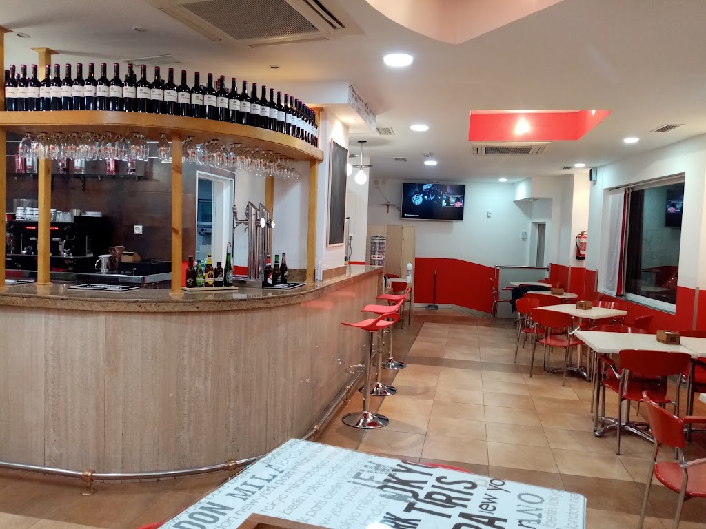 CAFE /BAR KOKI — Ambiente