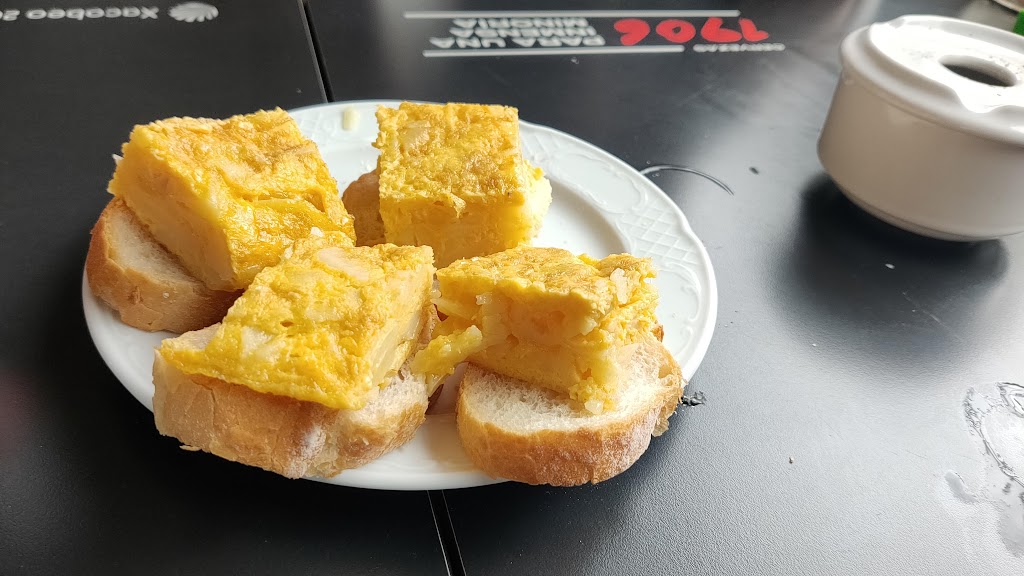 Bar Culleredo — Comida y bebida