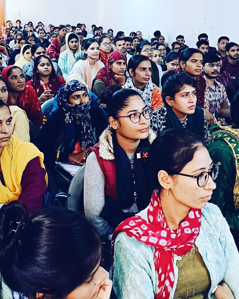 Toppers Aadhar Institute For Ssc Rpsc Railway Teacher Grade Rajsthan S I Best Institute In Alwar