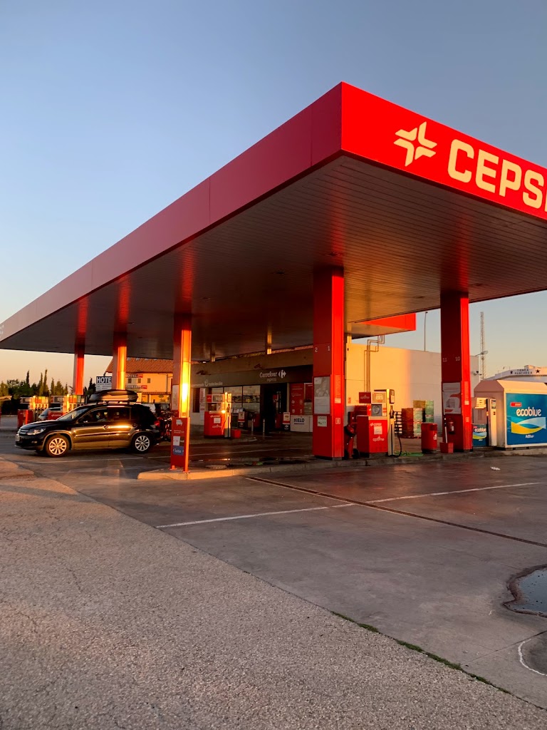 Estacion de servicio Cepsa — Exterior