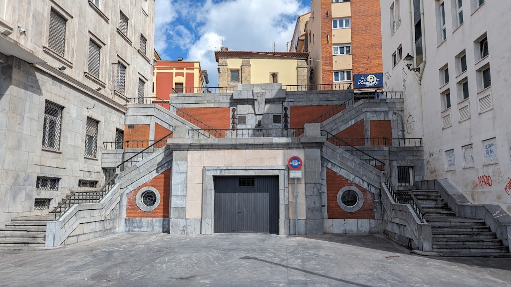 Monumento a Claudio Alvargonzalez