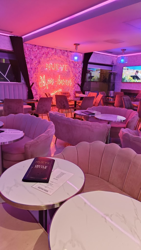 Nueve Marbella — Ambiente