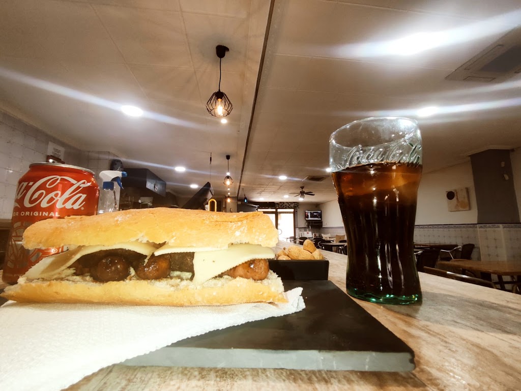Bar Restaurante Las Brasas — Comida y bebida