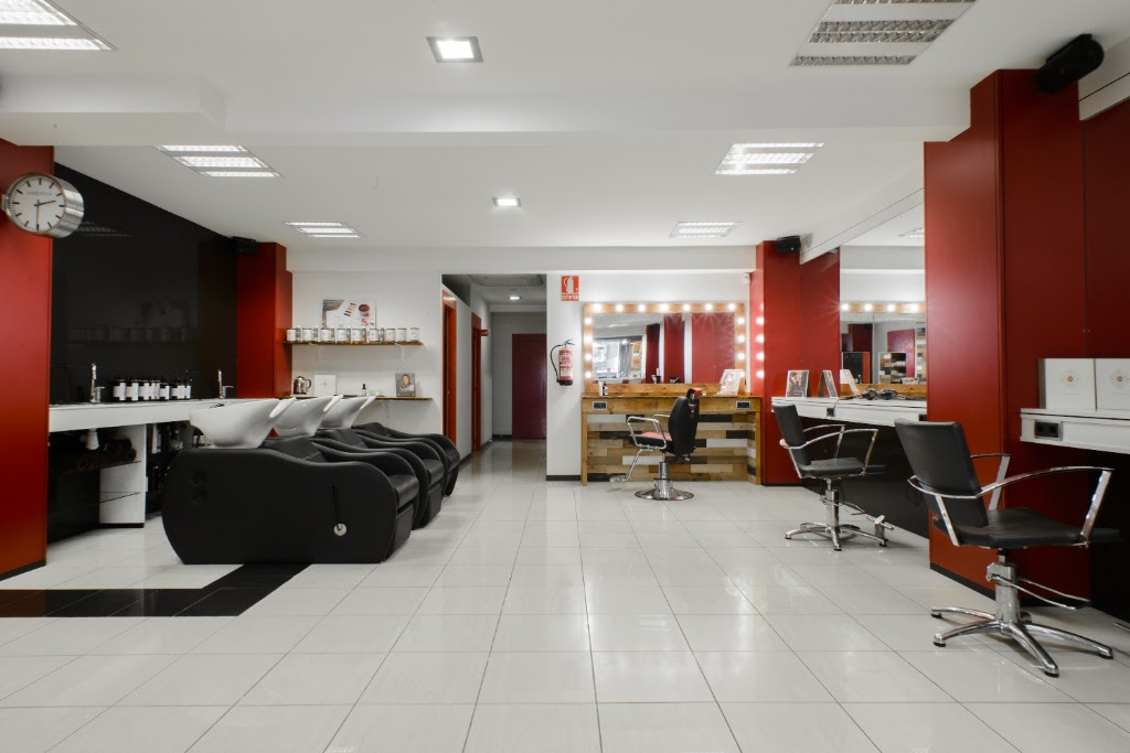 Monica Otero stylist ( Peluqueria y Estetica Organica Cornella ) — Interior