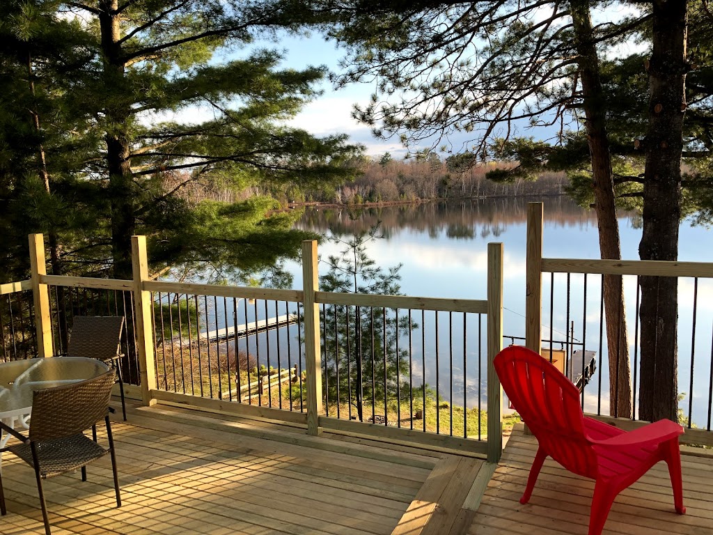  Robinson Lake Resort & Bar