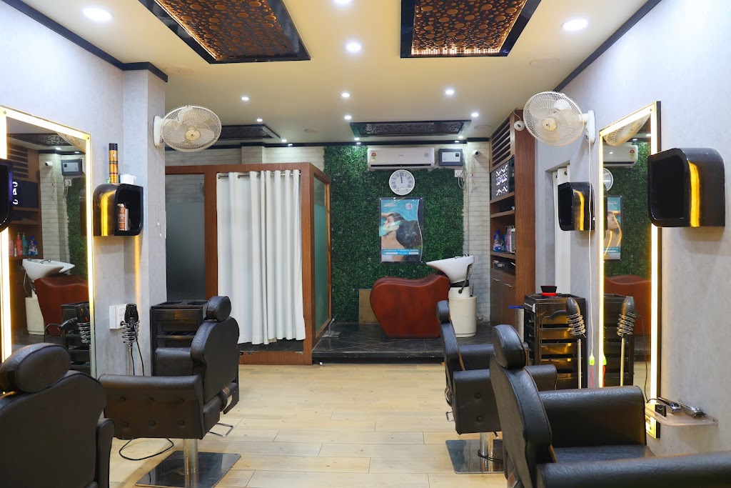 Mirrors Family Salon