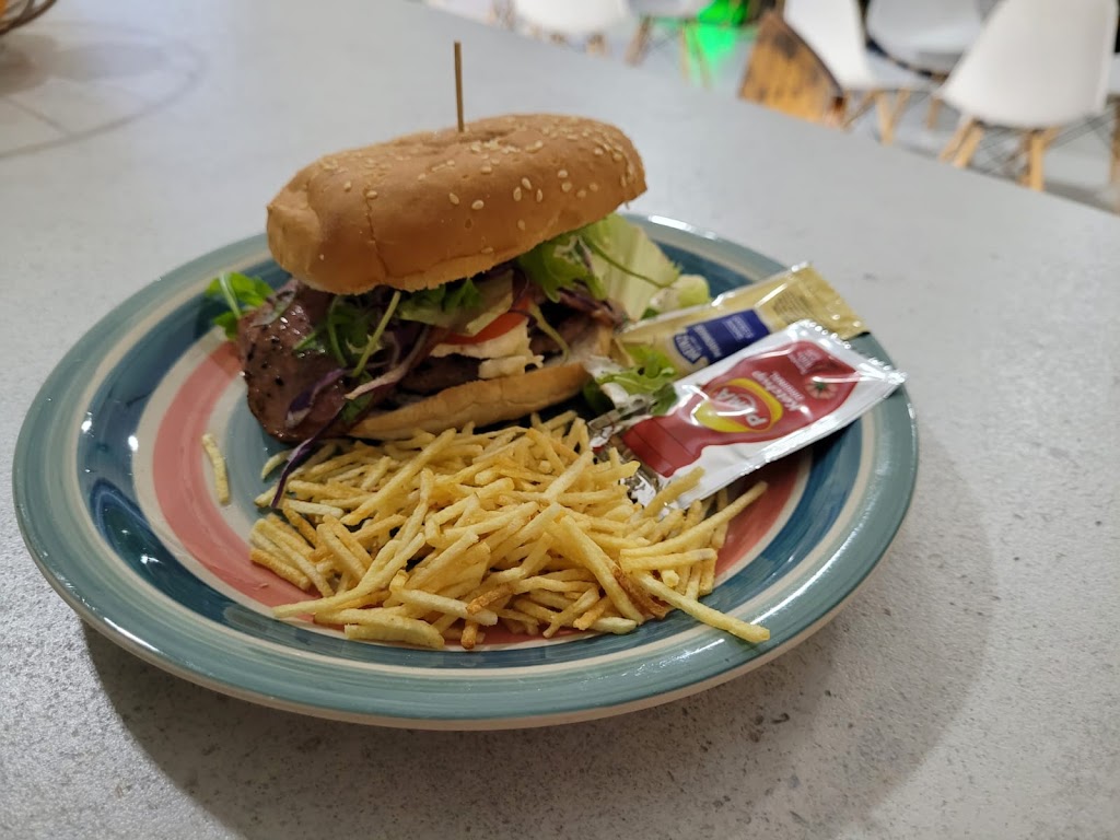 Malusa Cafe Bar — Comida y bebida