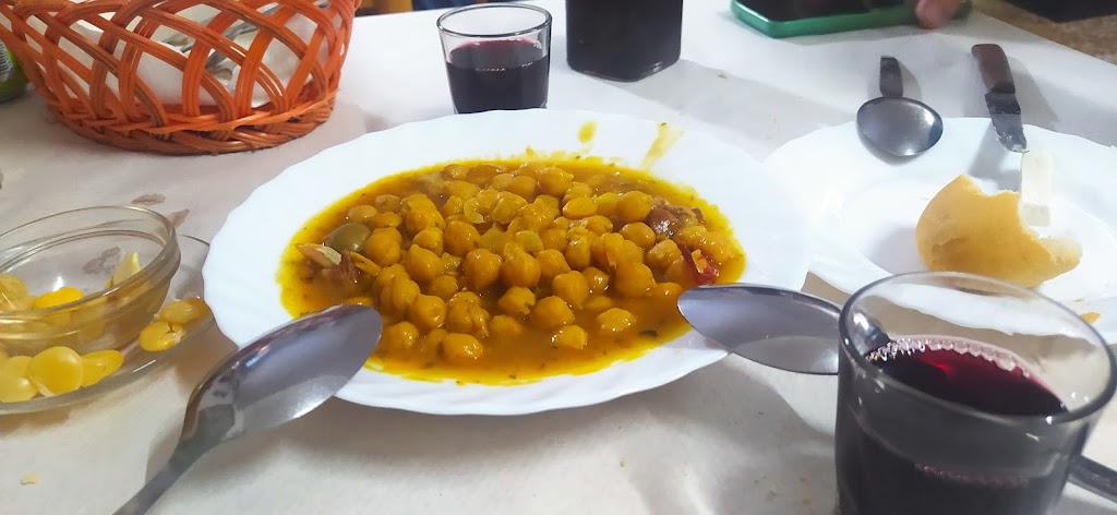 Bodegon El Pozo — Comida y bebida