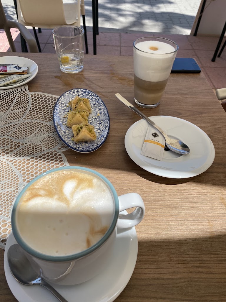 Ward coffee and tea lounge restaurant — Capuchino