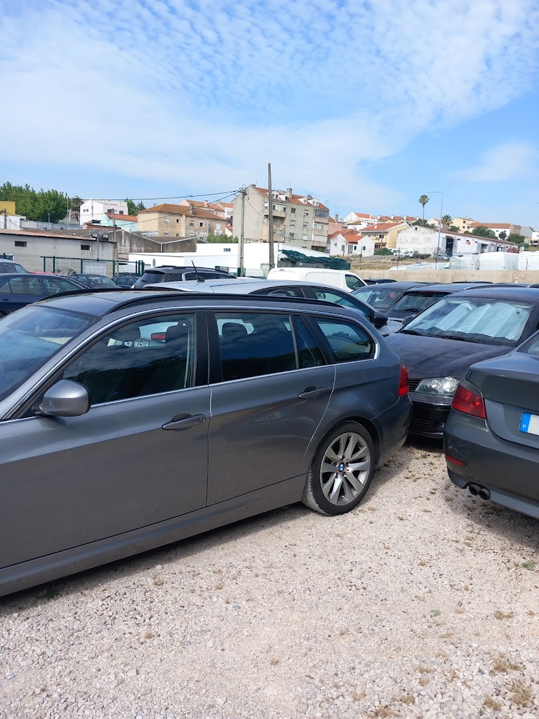 Parque de Estacionamento em Camarate